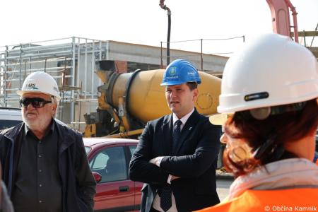 Ogled gradbišča nove Osnovne šole Frana Albrehta in seznanitev s potekom del občinskih svetnikov (2)